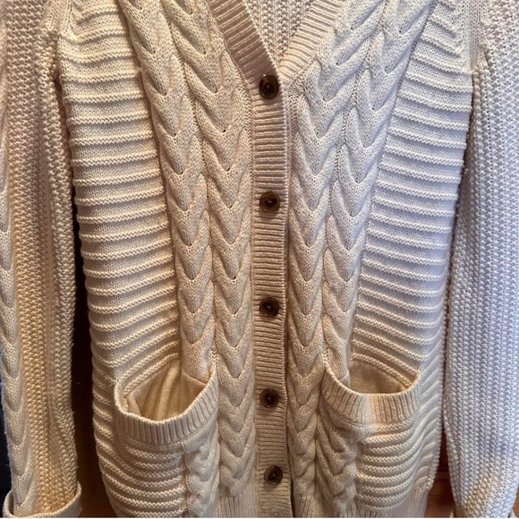 Vintage Gap Women’s Cream Cable Knit Cardigan with Pockets size Medium - Picture 2 of 8